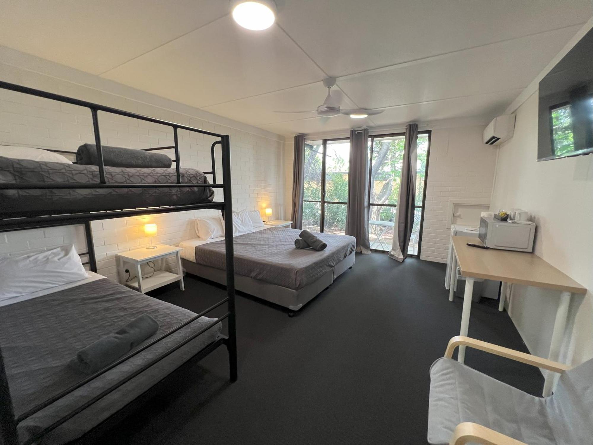 Jumbuck Motor Inn - Pool - Pet Friendly Section - King Beds Longreach Eksteriør bilde