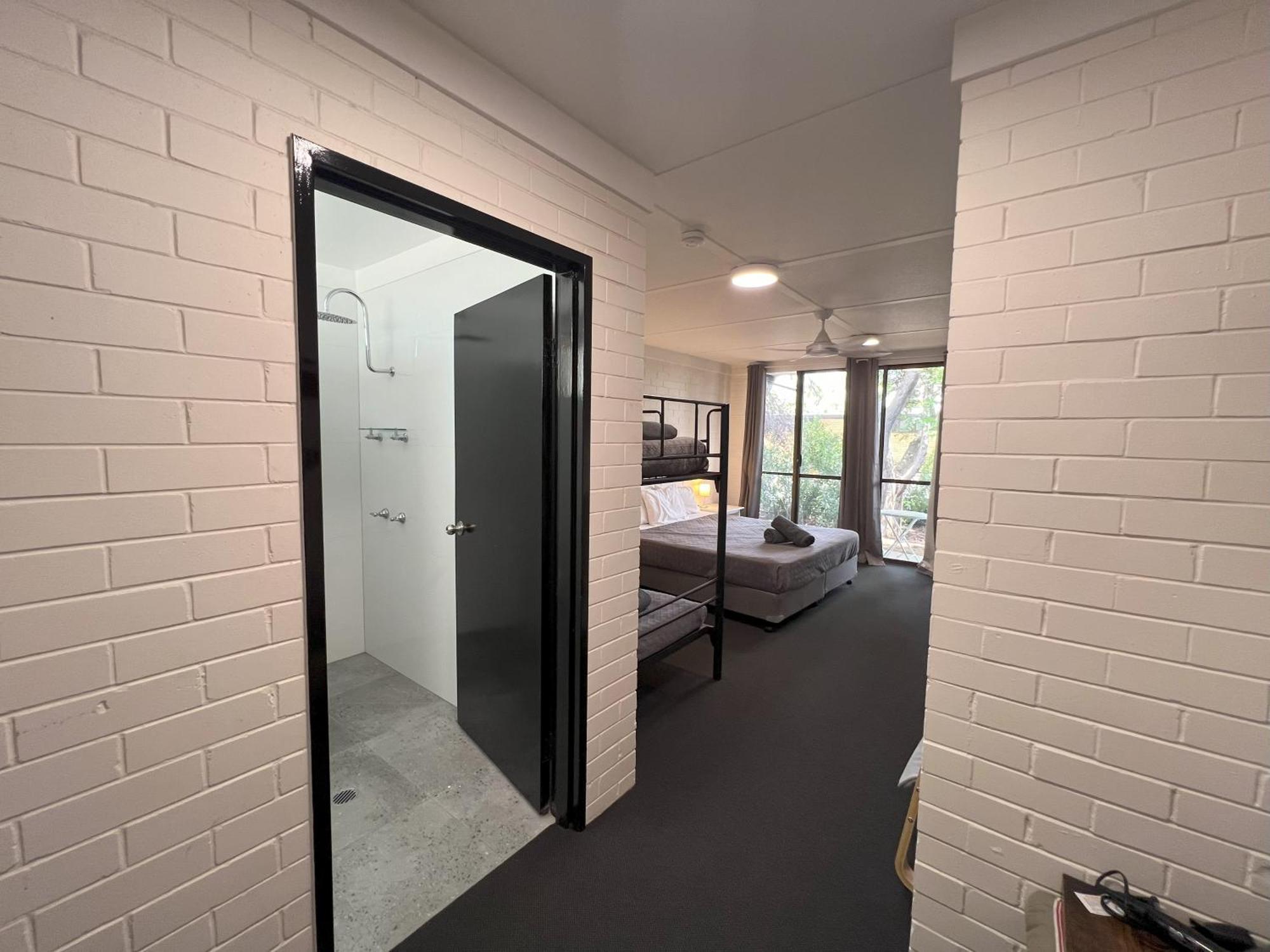 Jumbuck Motor Inn - Pool - Pet Friendly Section - King Beds Longreach Eksteriør bilde